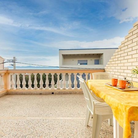 Family Friendly Seaside Apartments Kozino, Zadar - 5749 Petrčane Dış mekan fotoğraf