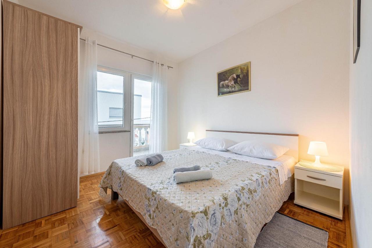 Family Friendly Seaside Apartments Kozino, Zadar - 5749 Petrčane Dış mekan fotoğraf