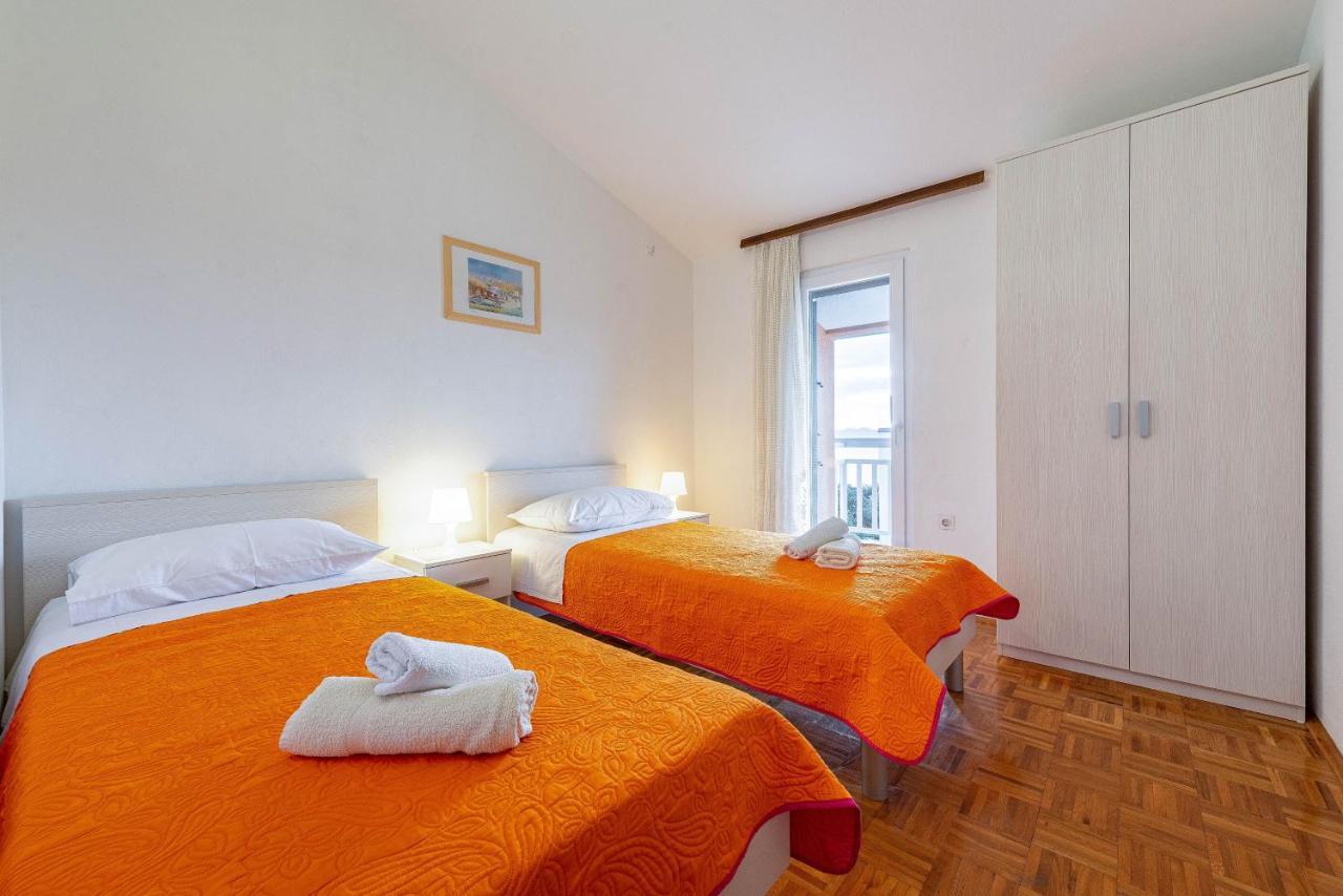 Family Friendly Seaside Apartments Kozino, Zadar - 5749 Petrčane Dış mekan fotoğraf