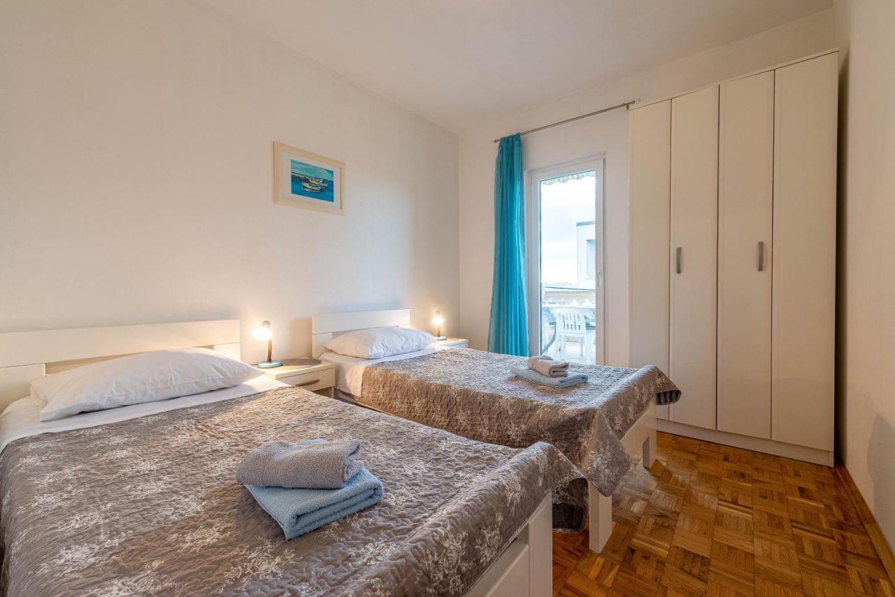 Family Friendly Seaside Apartments Kozino, Zadar - 5749 Petrčane Dış mekan fotoğraf