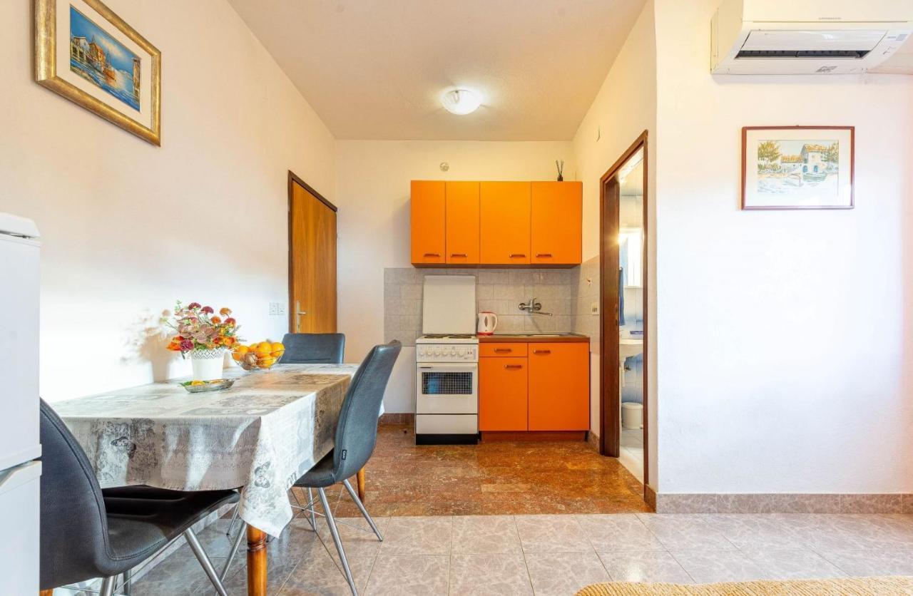 Family Friendly Seaside Apartments Kozino, Zadar - 5749 Petrčane Dış mekan fotoğraf