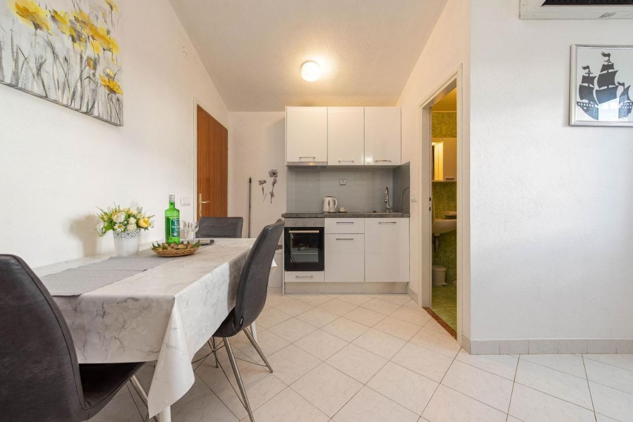 Family Friendly Seaside Apartments Kozino, Zadar - 5749 Petrčane Dış mekan fotoğraf
